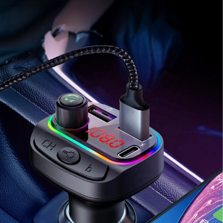 Cargador transmisor Bluetooth para carro con entrada USB y puerto tipo C